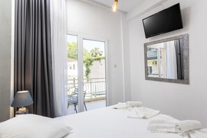 Family Suite | Desk, laptop workspace, free WiFi - Jenny, Siviri (Kassandra)