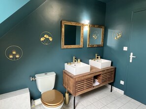 Dusche, Handtücher, Shampoo