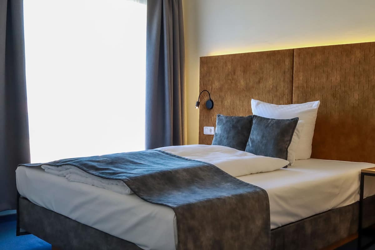 Deluxe Room, Garden View | 1 bedroom, Frette Italian sheets, premium bedding, memory foam beds