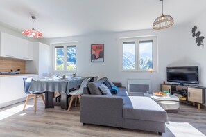 TV - Chez Philou Appartement Tout Équipé de 4 Chambres Pour 8 Personnes a Gavarnie (Gavarnie-Gèdre)