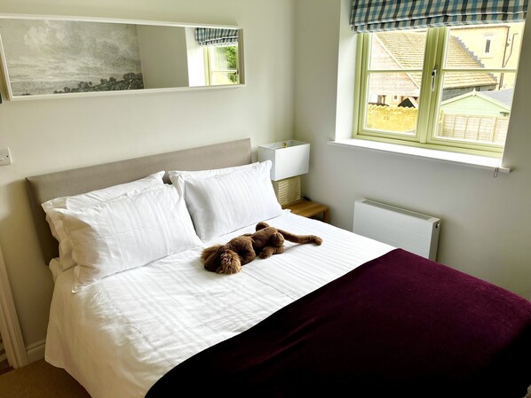 2 Schlafzimmer, Schreibtisch, Bügeleisen/Bügelbrett, Reisekinderbett