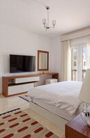 3 bedrooms, iron/ironing board, free WiFi