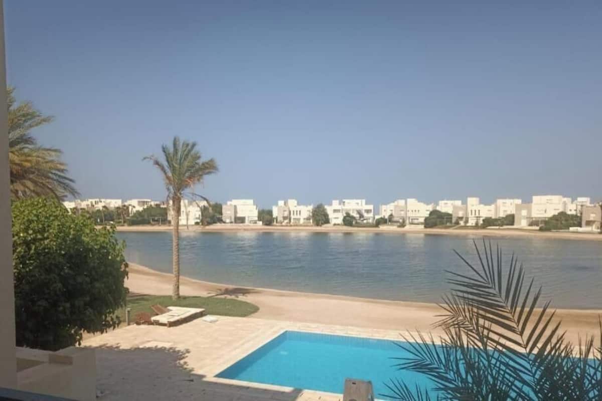 Superior Apartment, 2 Bedrooms, Lake View | 3 bedrooms, premium bedding, iron/ironing board, WiFi (free)