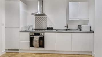 Apartment | Private kitchen | Fridge, microwave, oven, stovetop