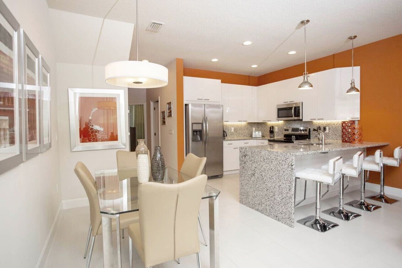 Refrigerador, microondas, horno, placa de cocina