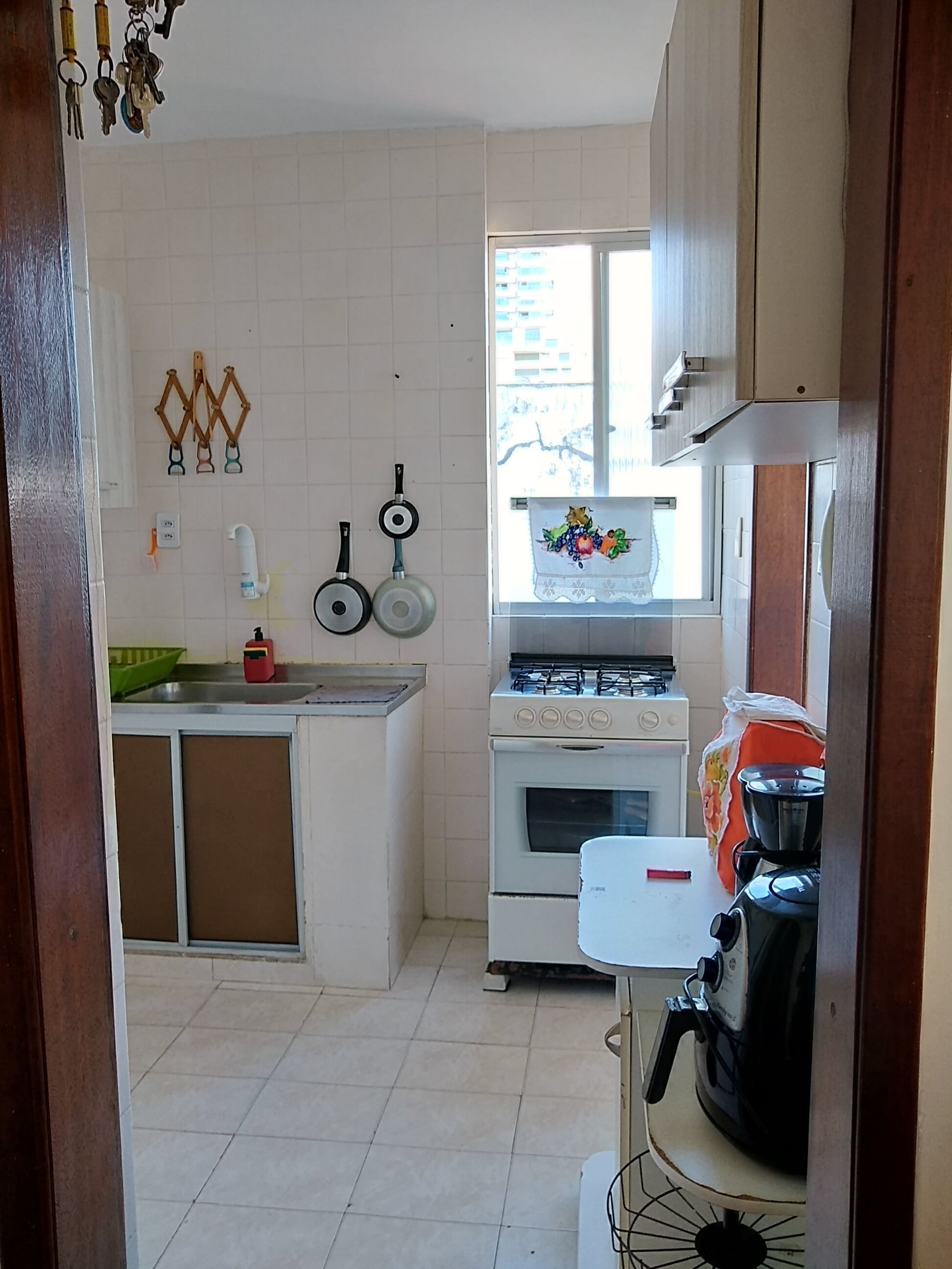 Frigorífico, horno, placa de cocina y cafetera o tetera