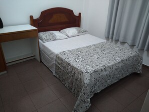 2 habitaciones, escritorio, tabla de planchar con plancha y wifi 