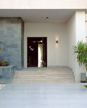 Property entrance - Bird Nest At Sheikh Zayed (Sheikh Zayed City)