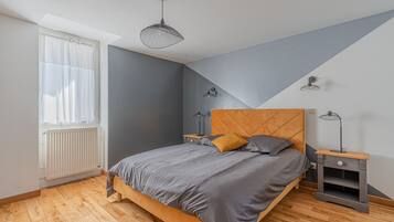 3 slaapkamers, een strijkplank/strijkijzer, reisbedje, wifi