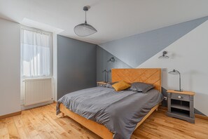 3 soverom, strykejern/-brett, reiseseng for barn og wi-fi