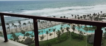 Apartment in front of the beach