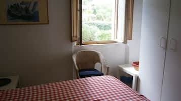 2 Schlafzimmer, Bügeleisen/Bügelbrett