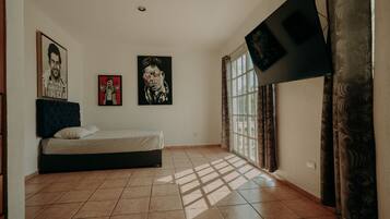 City House, 5 Bedrooms | Free WiFi