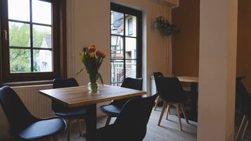 Free daily self-serve breakfast