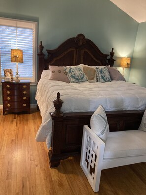 5 bedrooms, iron/ironing board, WiFi, bed sheets