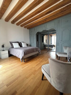 5 camere, ferro/asse da stiro, culla da viaggio, Wi-Fi gratuito