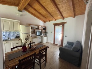 Interior - OROSEI VACATION HOME: GARDEN AND VEGETABLE GARDEN AVAILABLE, A FEW STEPS FROM THE SEA (Orosei)