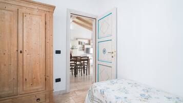 2 slaapkamers, een strijkplank/strijkijzer, reisbedje, gratis wifi