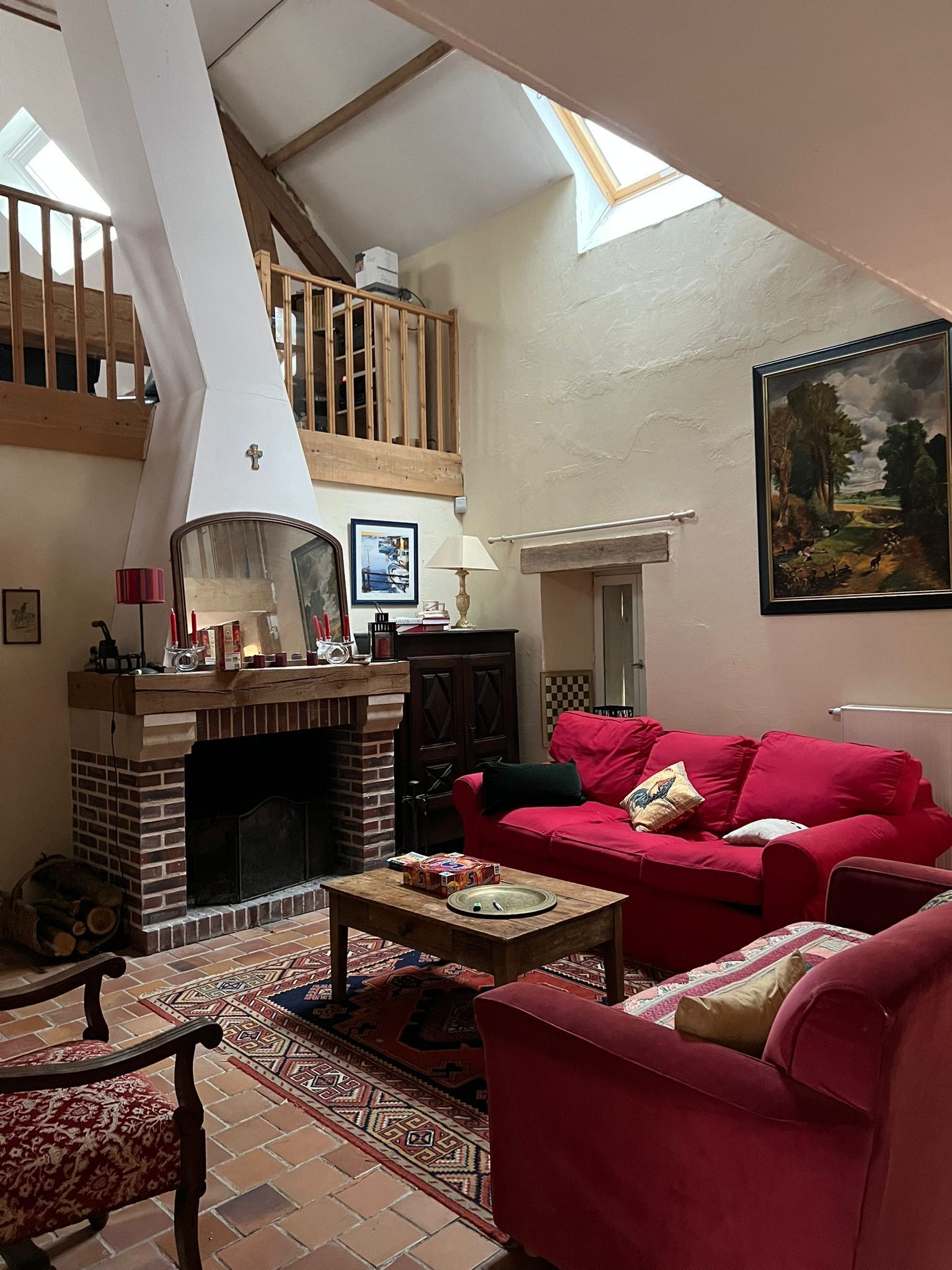 Kamin, DVD-Player, Tischtennisplatte, Bücher