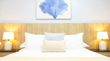 Executive Studio Suite, 1 Bedroom | In-room safe, individually decorated, desk, laptop workspace