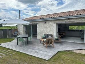 Outdoor dining - Charming cottage with swimming pool in the heart of the Monbazillac vineyard (Monbazillac)