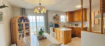 Nan & Pop's Waterfront Retreat, Offering a breathtaking view of the bay!