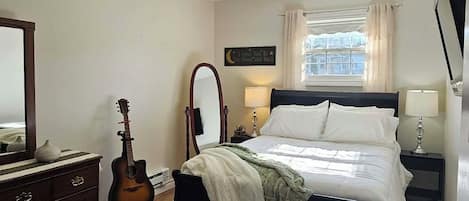 3 bedrooms, iron/ironing board, WiFi, bed sheets