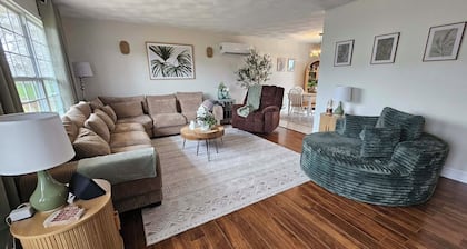 Nan & Pop's Waterfront Retreat, Offering a breathtaking view of the bay!