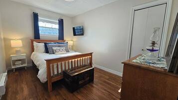 3 bedrooms, iron/ironing board, WiFi, bed sheets