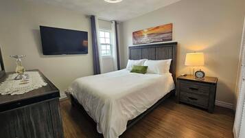 3 bedrooms, iron/ironing board, WiFi, bed sheets