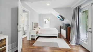 3 bedrooms, desk, iron/ironing board, WiFi