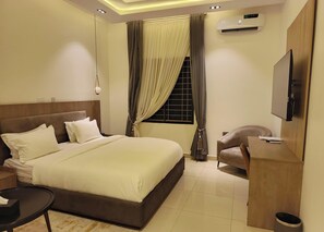 Grand Suite | Premium bedding, in-room safe, desk, laptop workspace - Polo Grand Hotel (Maiduguri)