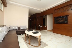 Executive Suite | Living area