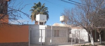 Casa Iaue 1 Baño, Cocina Comedor Amplio con TV, Estacionamiento con Patio Amplio