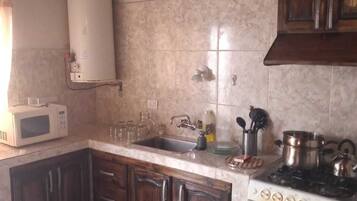 Réfrigérateur, micro-ondes, four