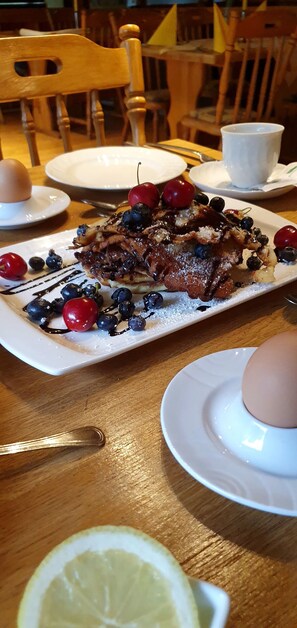 Local cuisine breakfast for a fee on weekdays - Gasthaus Hotel Bidinger (Schoden)