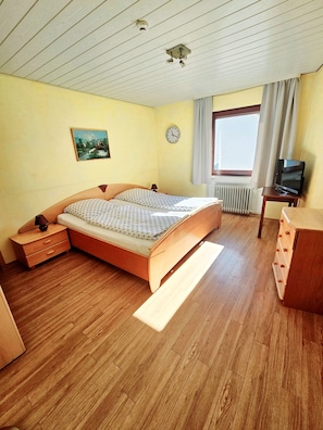 Chambre Double Classique | Fer et planche à repasser, Wi-Fi gratuit, draps fournis