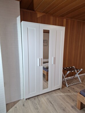 2 soverom, safe på rommet, strykejern/-brett og wi-fi (inkludert)