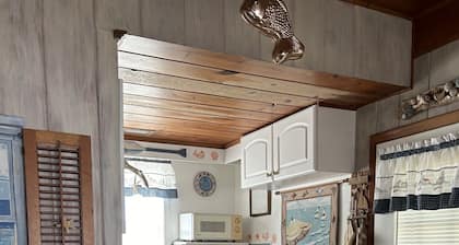 Cozy Ocean Beach Surf Club Unit 1 bungalow with vintage charm!