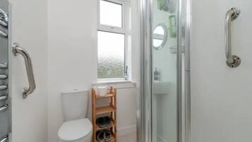 Bruser, hårtørrer, håndklæder