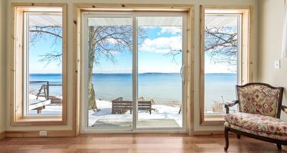 Grand Traverse Bay Private Beachfront, 10 min to Traverse City, 30 min to Dunes