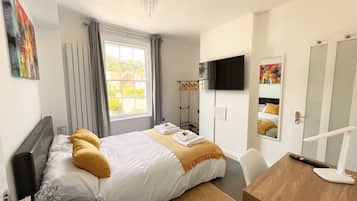 2 bedrooms, desk, iron/ironing board, travel crib