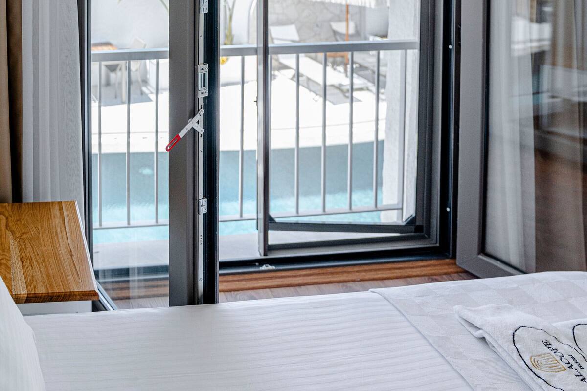Deluxe-Dreibettzimmer | Hochwertige Bettwaren, Zimmersafe, Verdunkelungsvorhänge