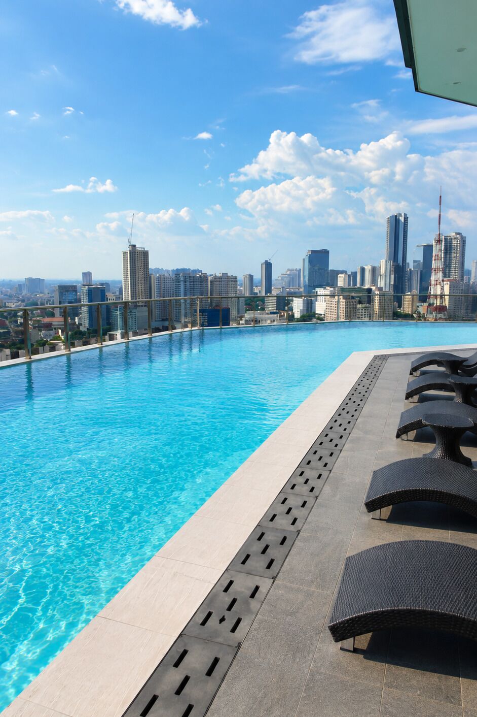 Kolam renang rooftop
