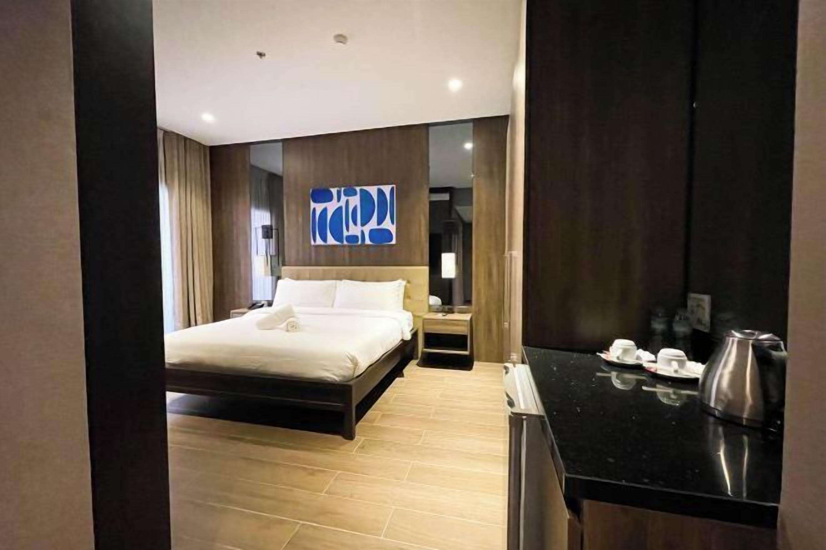 In-room safe, desk, soundproofing, rollaway beds