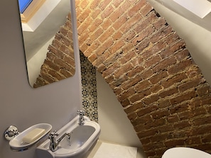 Studio | Bathroom