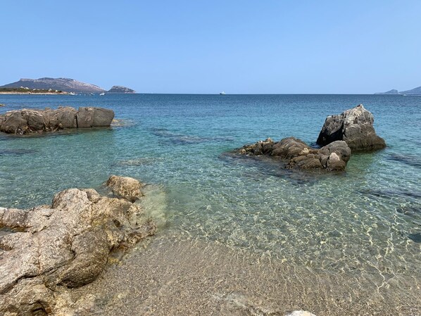 Beach nearby, beach towels - La Terrazza Del Faro - Stunning 1 bedroom flat 600m from the beach (Pittulongu)