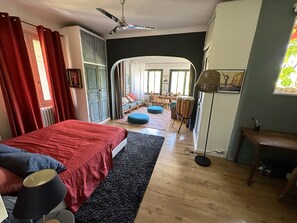 4 bedrooms, iron/ironing board, WiFi, bed sheets - Villa de Charme sur les Hauteurs de Vallauris ,jardin ,piscine ,5mn de la Plage (Vallauris)