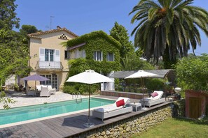 Pool - Villa de Charme sur les Hauteurs de Vallauris ,jardin ,piscine ,5mn de la Plage (Vallauris)