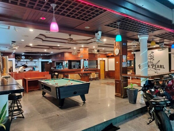 2 บาร์/เลานจ์